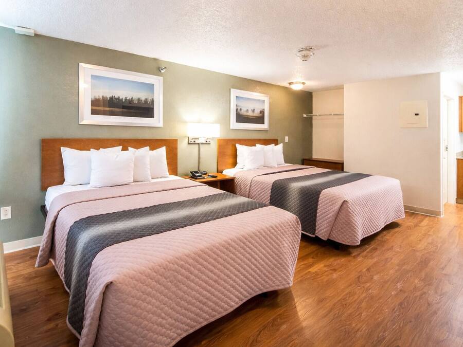 Standard Studio, 2 Queen Beds, Non Smoking