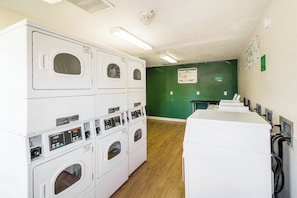 Property amenity - HomeTowne Studios by Red Roof Houston - West Oaks/ Energy Corridor (Houston)