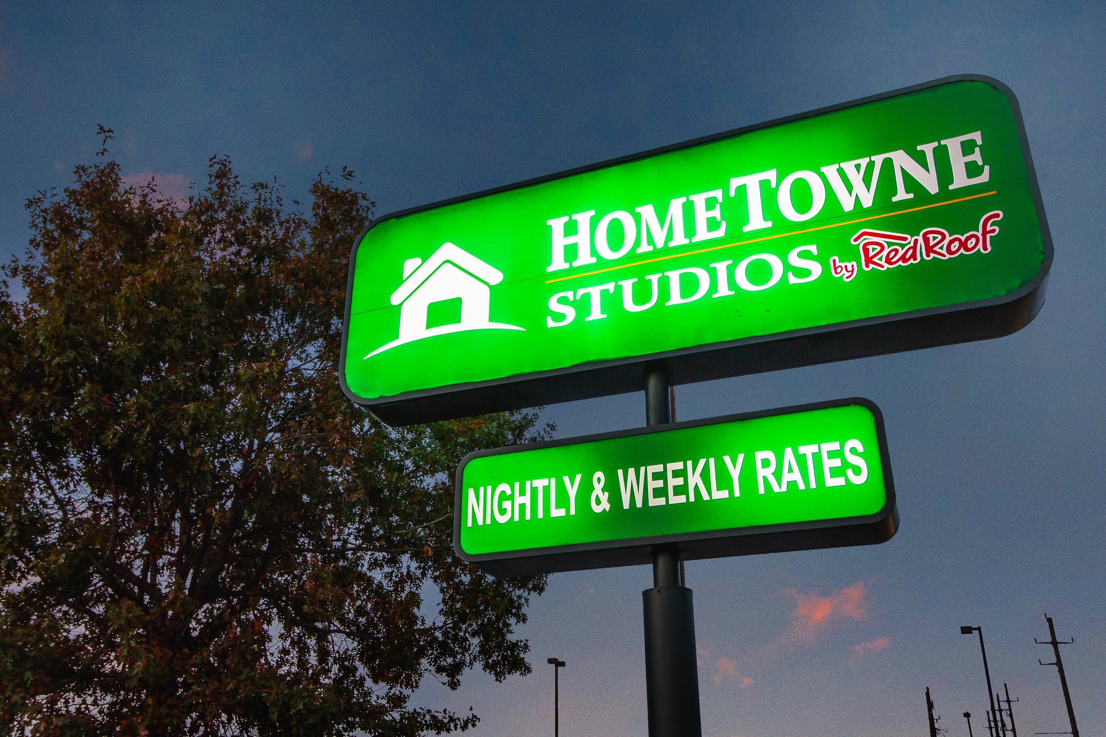 Photo - HomeTowne Studios by Red Roof Houston - West Oaks - Energy Corridor