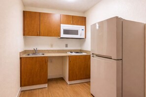 電冰箱、微波爐、爐台