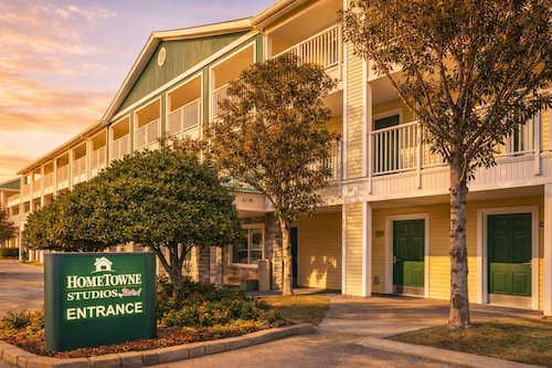 HomeTowne Studios by Red Roof Houston - West Oaks/ Energy Corridor