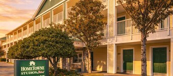 HomeTowne Studios by Red Roof Houston - West Oaks/ Energy Corridor