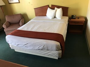 スタンダード ルーム クイーンベッド 1 台 禁煙