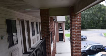 Value Inn Livonia