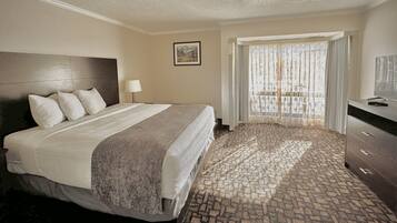 Standard Room, 1 King Bed | Desk, soundproofing, iron/ironing board, free WiFi