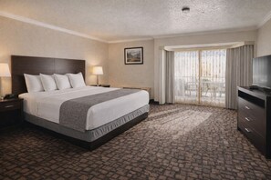 Standard Room, 1 King Bed | Desk, soundproofing, iron/ironing board, free WiFi