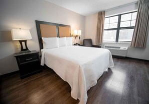 Deluxe Studio, 1 King Bed with Sofa bed, Non Smoking | Pillowtop beds, in-room safe, desk, iron/ironing board - Extended Stay America Suites Orlando Conv Ctr Universal Blvd (Orlando)