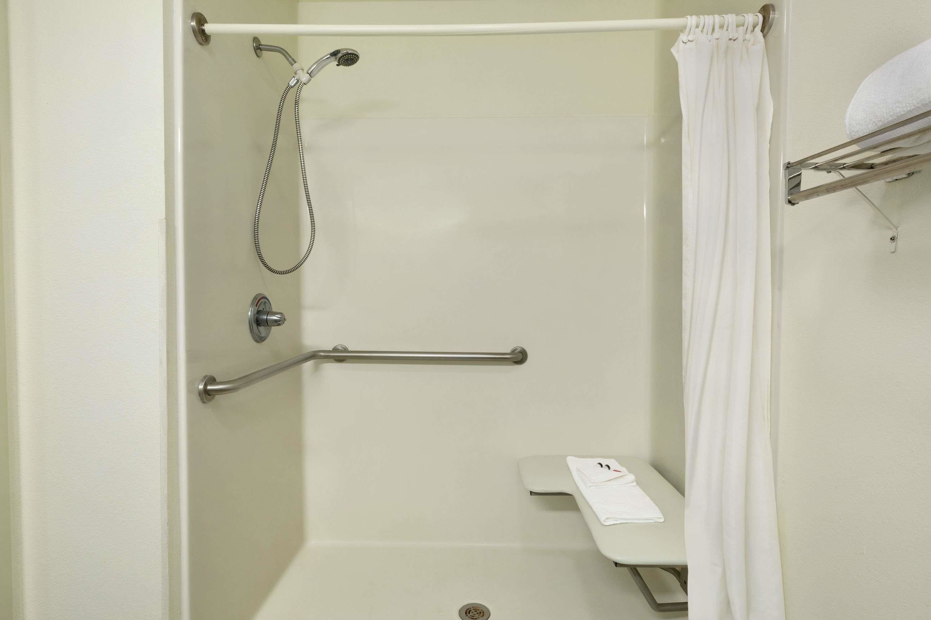 Room, 1 Double Bed, Accessible, Non Smoking (Mobility Accessible) | Bathroom