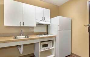 Studio, 1 Queen Bed, Accessible, Non Smoking | Desk, laptop workspace, iron/ironing board, free WiFi
