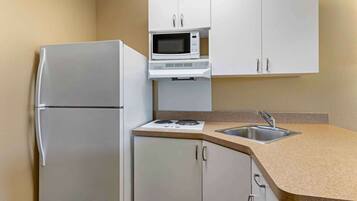 Studio, 2 Double Beds, Non Smoking | Private kitchen | Fridge, microwave, stovetop, coffee/tea maker