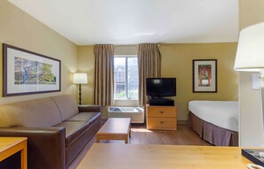 Desk, iron/ironing board, free WiFi, bed sheets - Extended Stay America Suites Boston Woburn (Woburn)