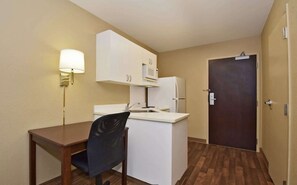 Desk, laptop workspace, iron/ironing board, free WiFi