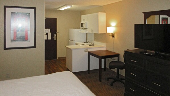 Desk, laptop workspace, iron/ironing board, free WiFi
