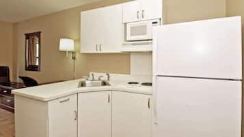 Desk, laptop workspace, iron/ironing board, free WiFi