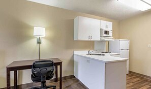 Full-size fridge, microwave, stovetop