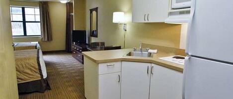 Full-size fridge, microwave, stovetop, coffee/tea maker