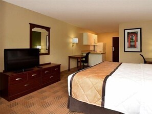 Desk, laptop workspace, iron/ironing board, free WiFi