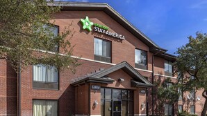 A brick building with a sign for Extended Stay America. - Extended Stay America Suites San Antonio Colonnade Medical (San Antonio)