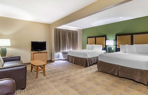 Studio Deluxe, nhiều giường, không hút thuốc | Bàn, bàn ủi/dụng cụ ủi quần áo, truy cập Internet không dây miễn phí