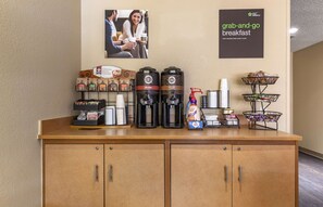 Café da manhã para viagem grátis todos os dias