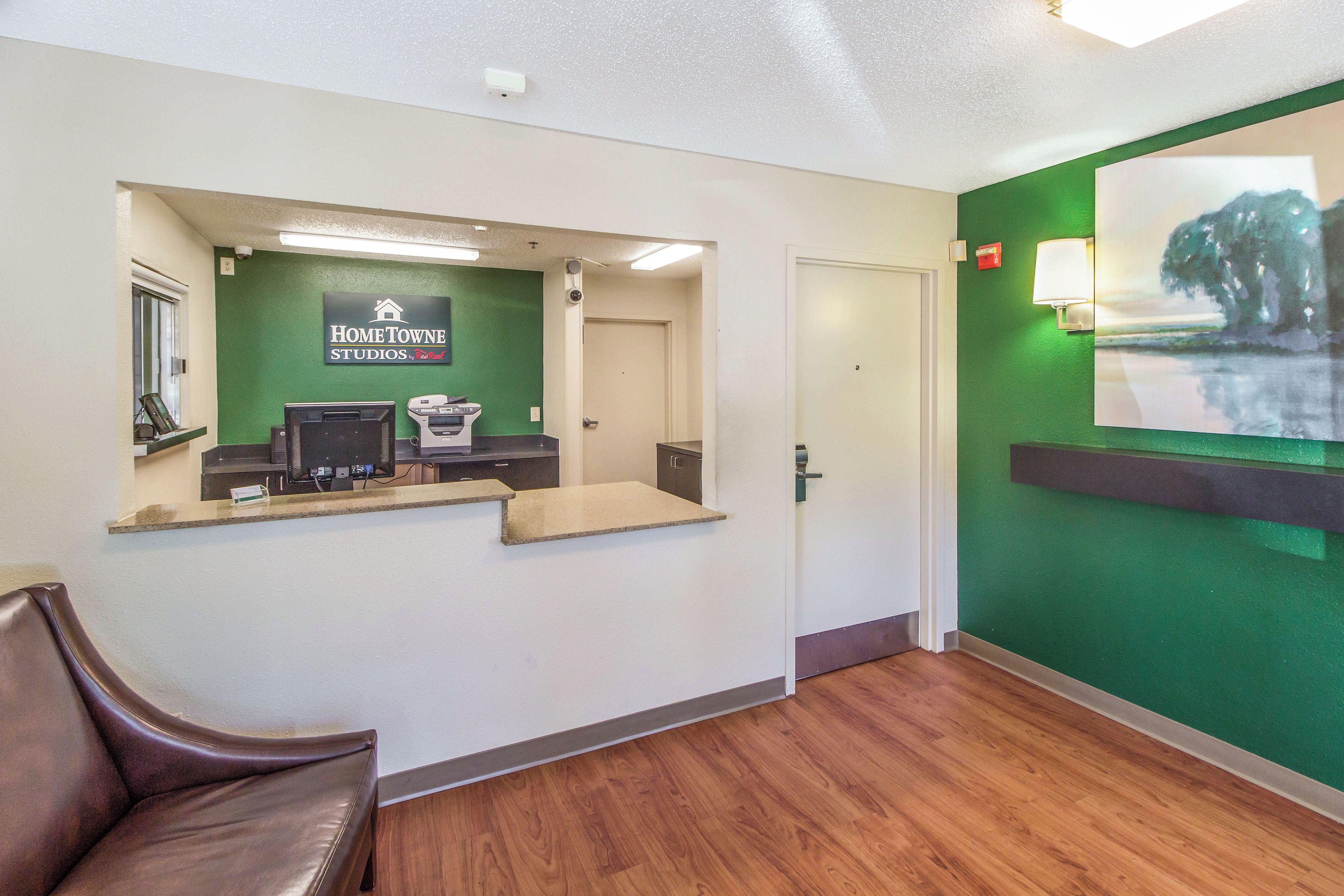 Foto - HomeTowne Studios by Red Roof Houston - Northwest