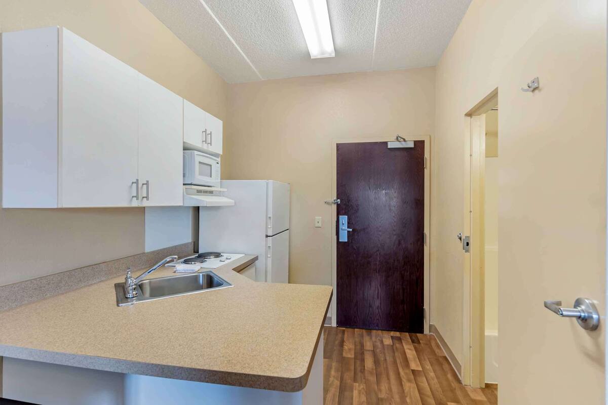 studio, 2 double beds, non smoking | in-room safe, desk, iron/ironing board, free wifi