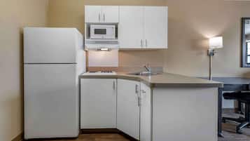 Studio, 1 King Bed, Non Smoking | Private kitchen | Fridge, microwave, stovetop