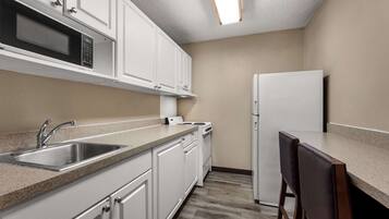 Suite, 1 cama Queen size, con acceso para personas discapacitadas, para no fumadores | Escritorio y espacio para trabajar con laptop