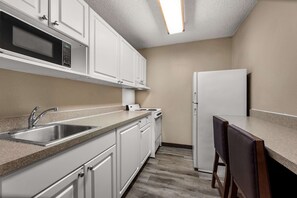 Suite, 1 Queen Bed, Accessible, Non Smoking