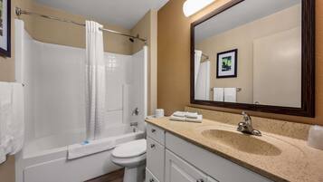Escritorio y espacio para trabajar con laptop