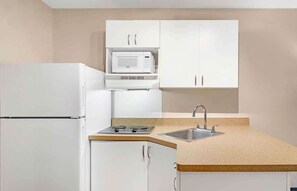 Studio, 2 Double Beds, Non Smoking | Private kitchen | Fridge, microwave, stovetop, coffee/tea maker