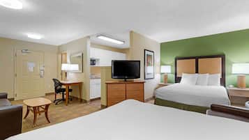 Deluxe Studio, Multiple Beds, Non Smoking | Desk, iron/ironing board, free WiFi, bed sheets