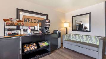 Sudah termasuk sarapan dibawa pulang setiap hari