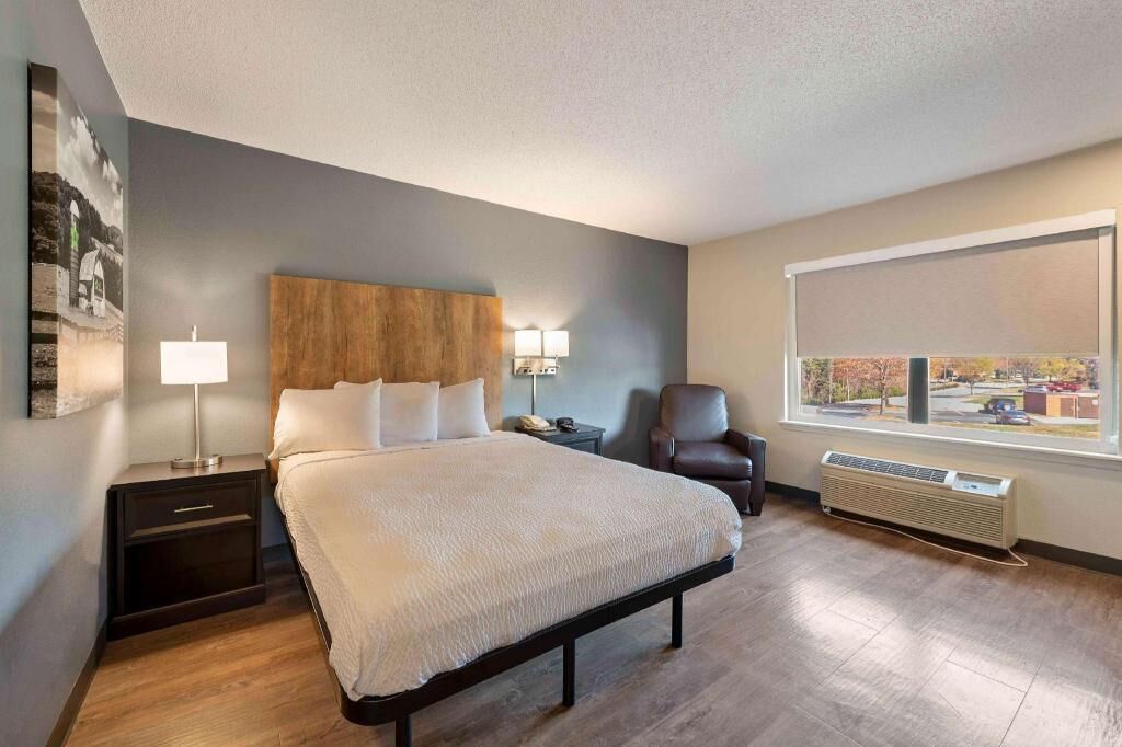 Skrivebord, skrivebord for bærbar PC og blendingsgardiner