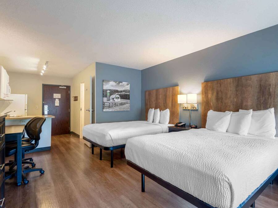 Studio, 2 Double Beds, Non Smoking | Desk, laptop workspace, blackout curtains, iron/ironing board