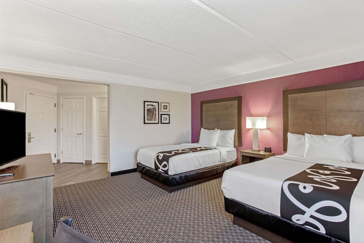 Room, 2 Double Beds, Non Smoking | Premium bedding, pillowtop beds, desk, laptop workspace