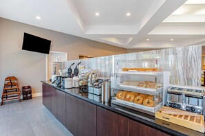 Desayuno para llevar gratuito y diario