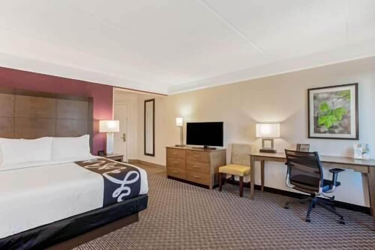 Premium bedding, pillowtop beds, desk, laptop workspace