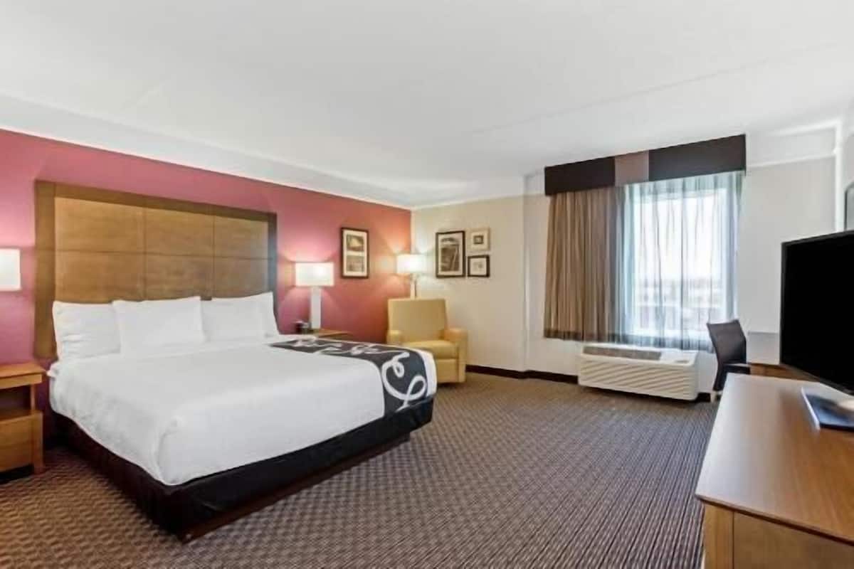 Premium bedding, pillowtop beds, desk, laptop workspace