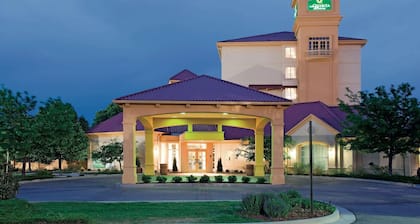 La Quinta Inn & Suites by Wyndham Colorado Springs South AP