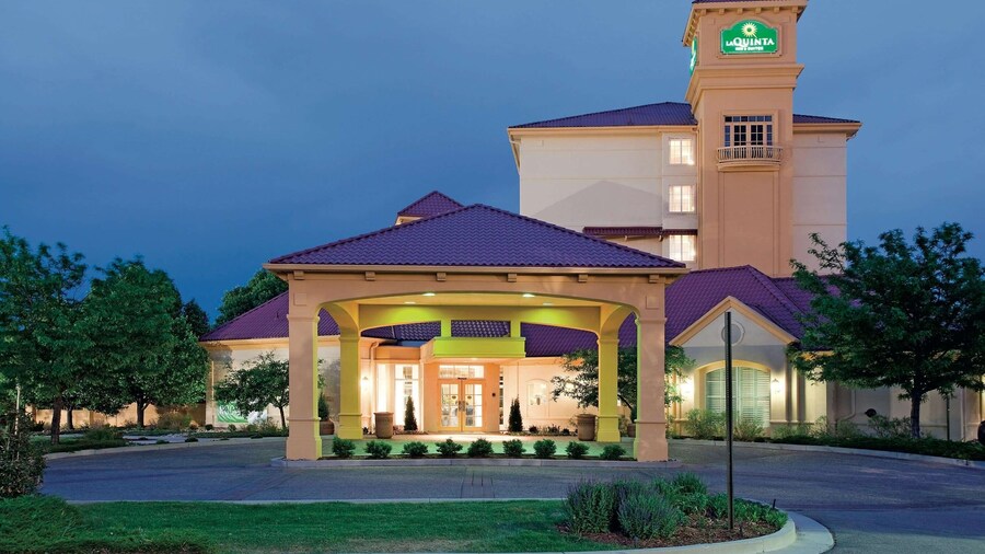 La Quinta Inn & Suites by Wyndham Colorado Springs South AP
