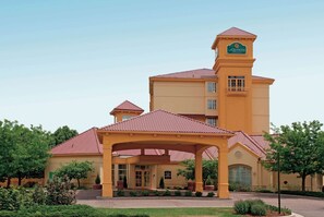 Exterior - La Quinta Inn & Suites by Wyndham Colorado Springs South AP (Colorado Springs)