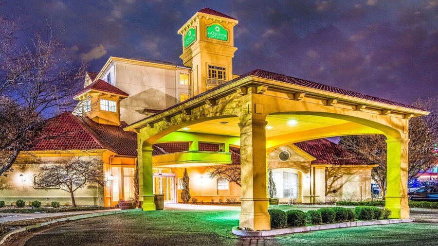 La Quinta Inn & Suites by Wyndham Colorado Springs South AP