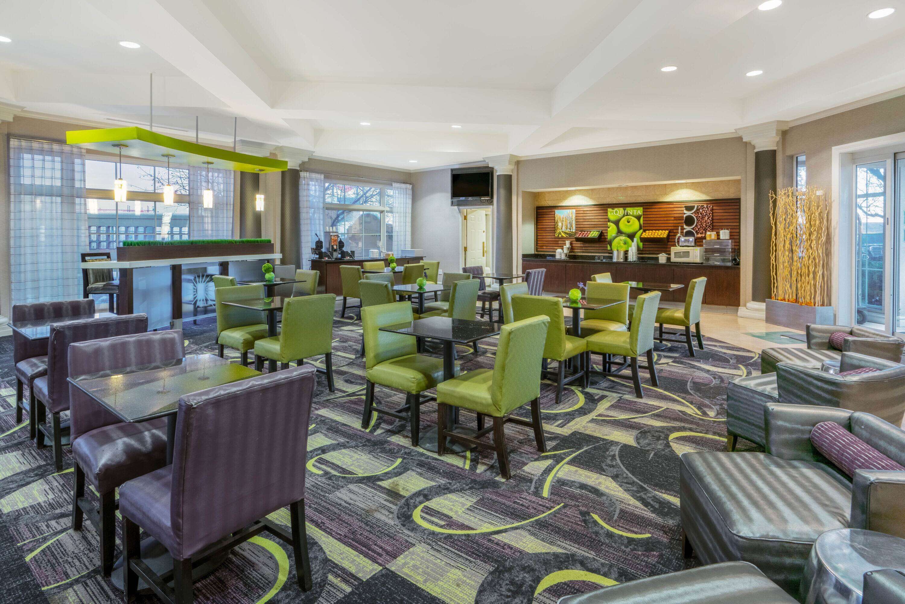 free continental breakfast