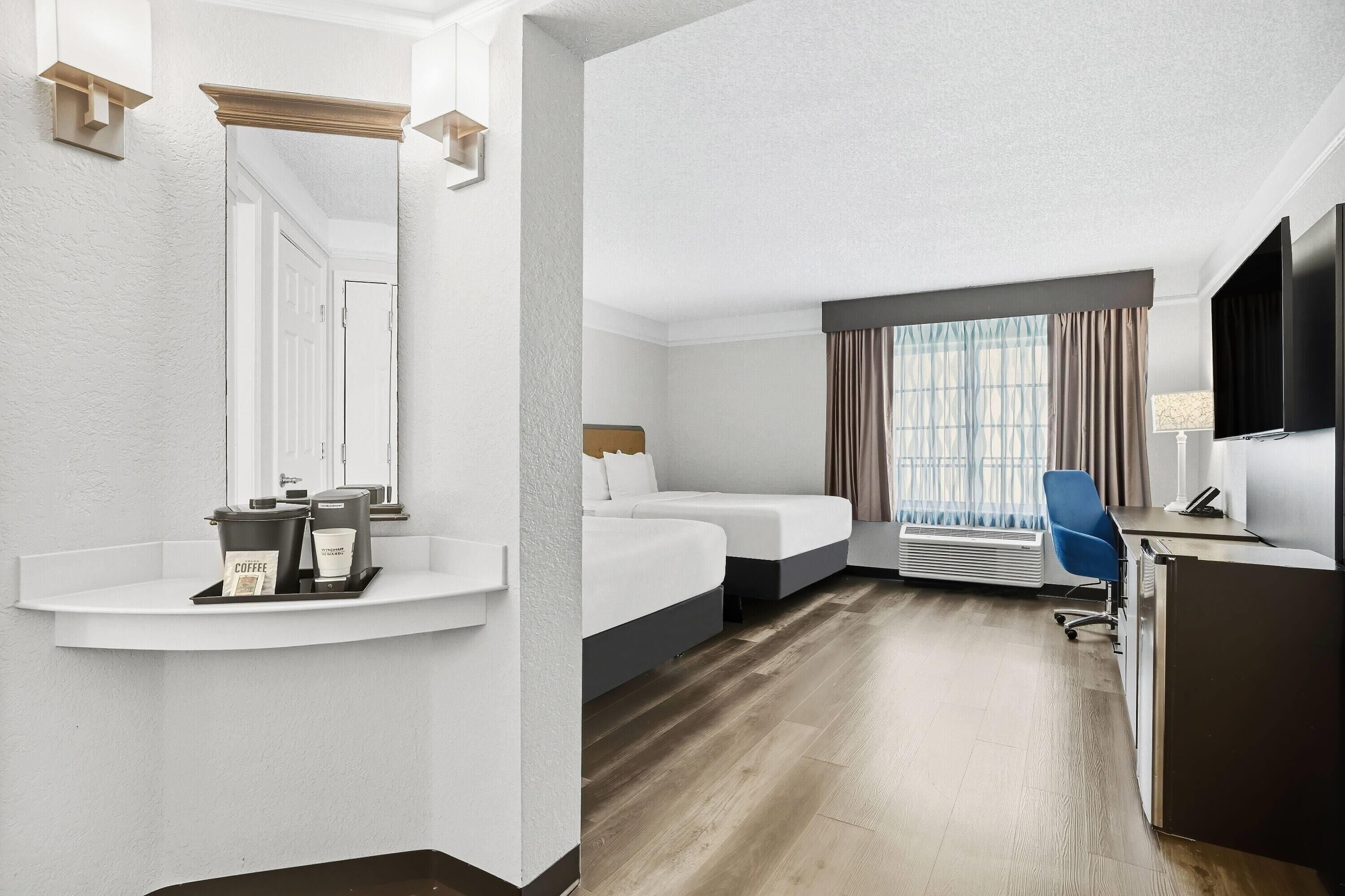 Surmatelas, bureau, fer et planche à repasser, Wi-Fi gratuit