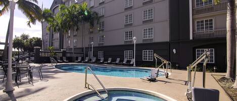 Room, 1 King Bed, Non Smoking | Bathroom | Combined shower/tub, free toiletries, hair dryer, towels