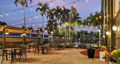 La Quinta Inn & Suites by Wyndham Miami Airport West