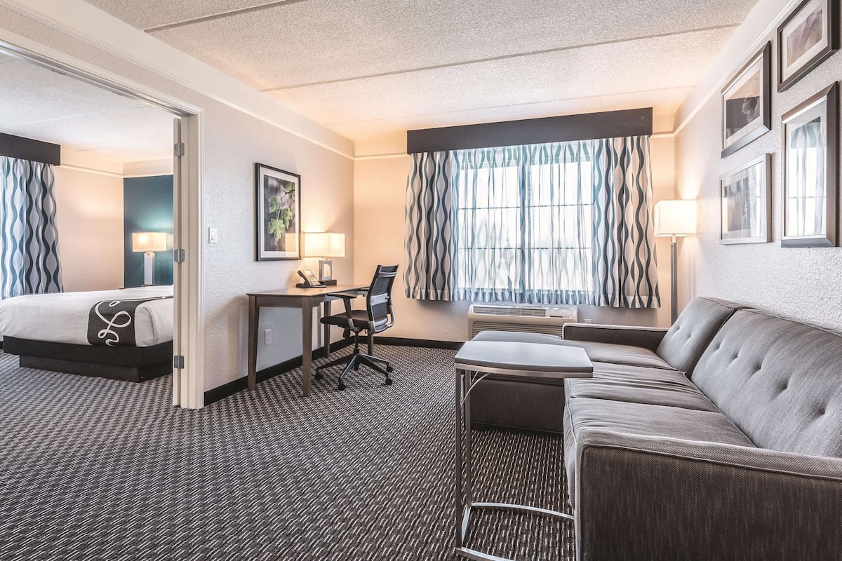 Suite, 1 King Bed, Non Smoking