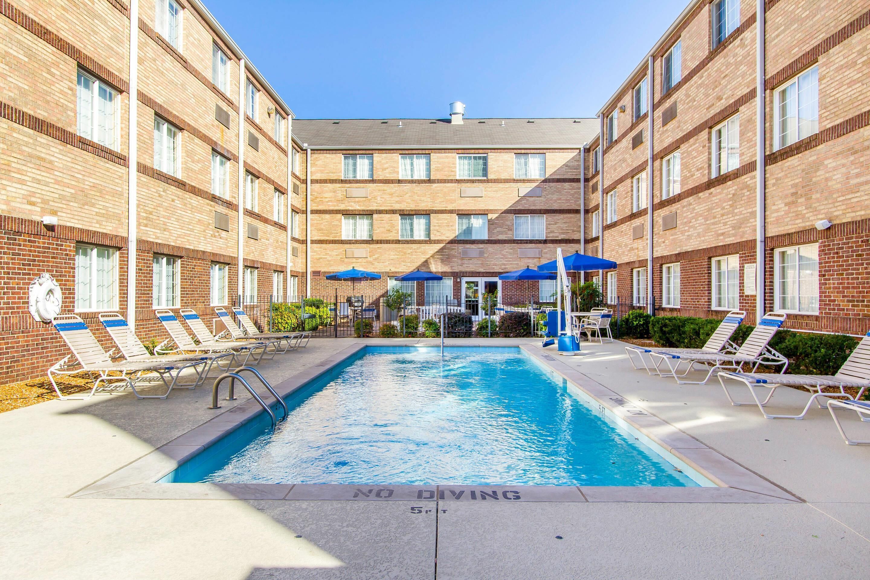 Outdoor pool, open 8:00 AM to 9:30 PM, pool loungers