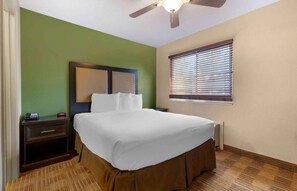 Premium bedding, desk, free WiFi, bed sheets - Extended Stay America Select Suites Orlando Lake Mary 1040 (Lake Mary)